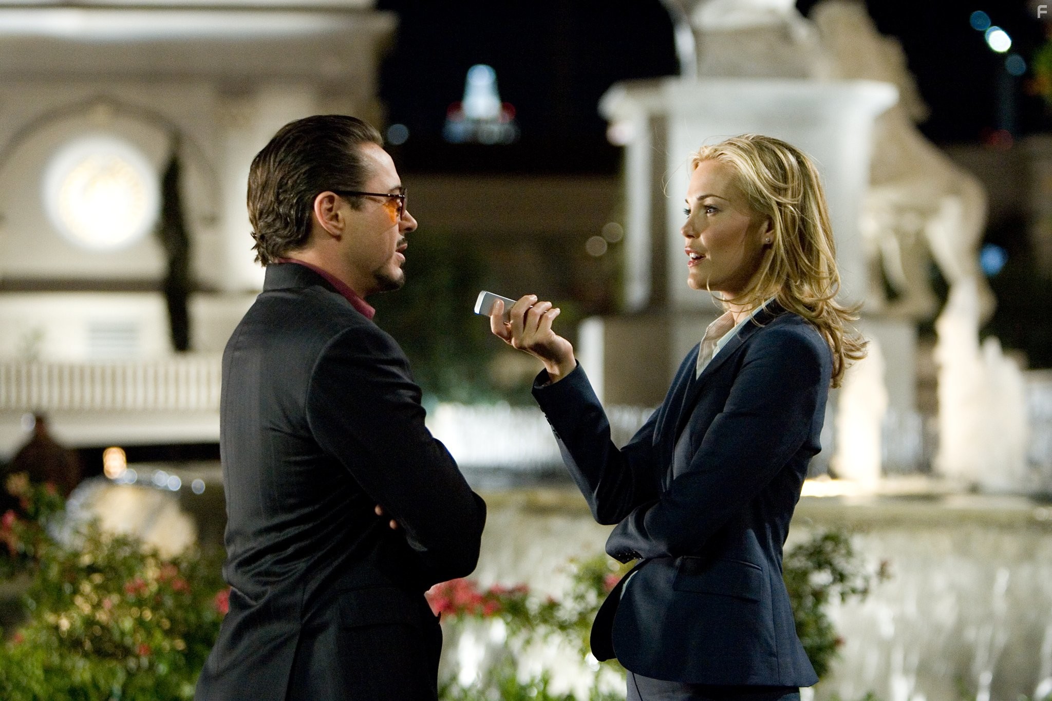 Robert Downey Jr. and Leslie Bibb in Железный человек (2008)