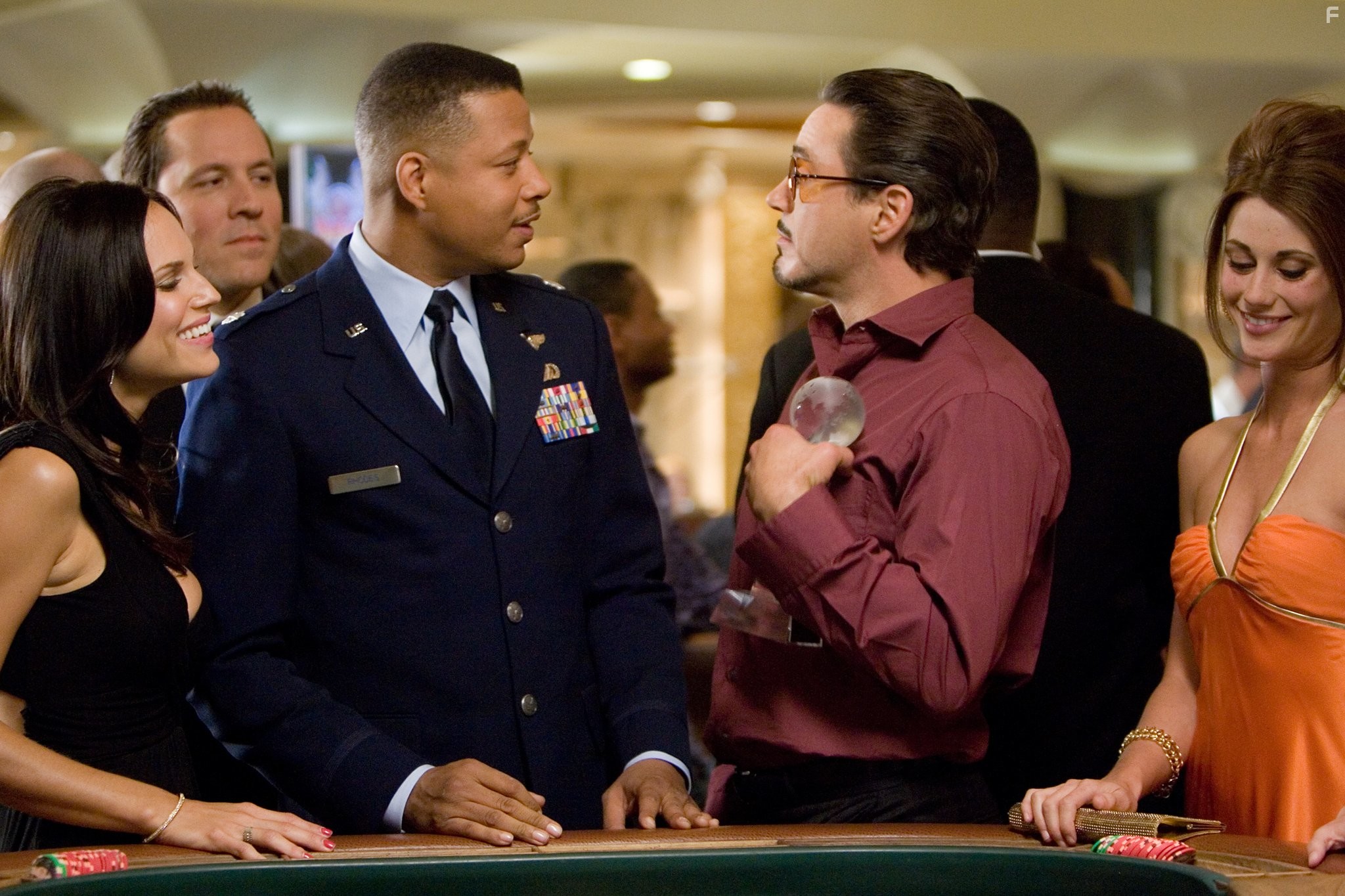Robert Downey Jr., Terrence Howard, and Jon Favreau in Железный человек (2008)