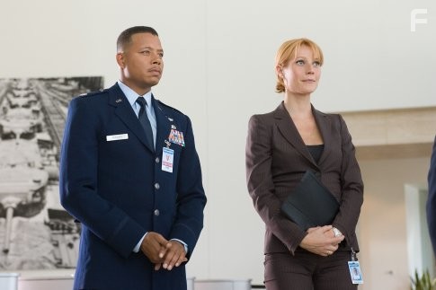 Gwyneth Paltrow and Terrence Howard in Железный человек (2008)