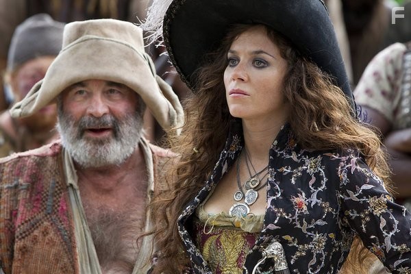 Bob Hoskins and Anna Friel in Неверлэнд (2011)