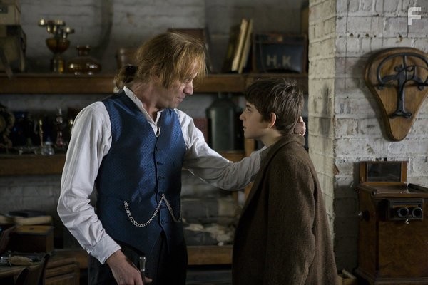 Rhys Ifans and Charlie Rowe in Неверлэнд (2011)