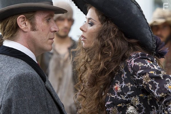 Anna Friel and Rhys Ifans in Неверлэнд (2011)