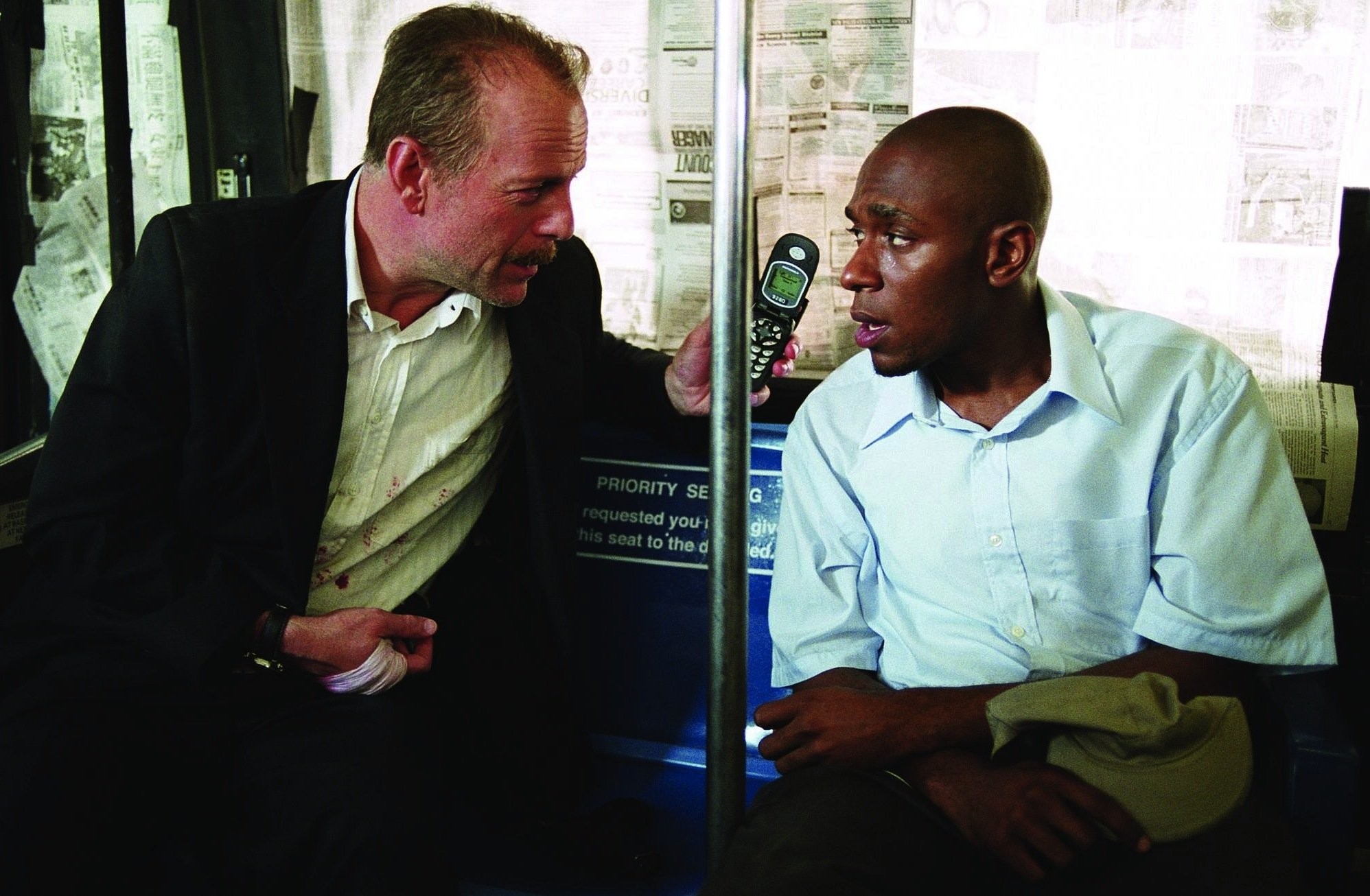 Bruce Willis and Yasiin Bey in 16 кварталoв (2006)