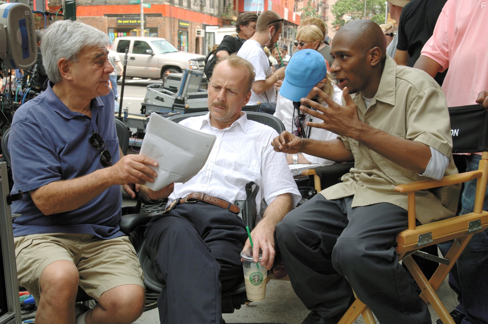 Bruce Willis, Richard Donner, and Yasiin Bey in 16 кварталoв (2006)