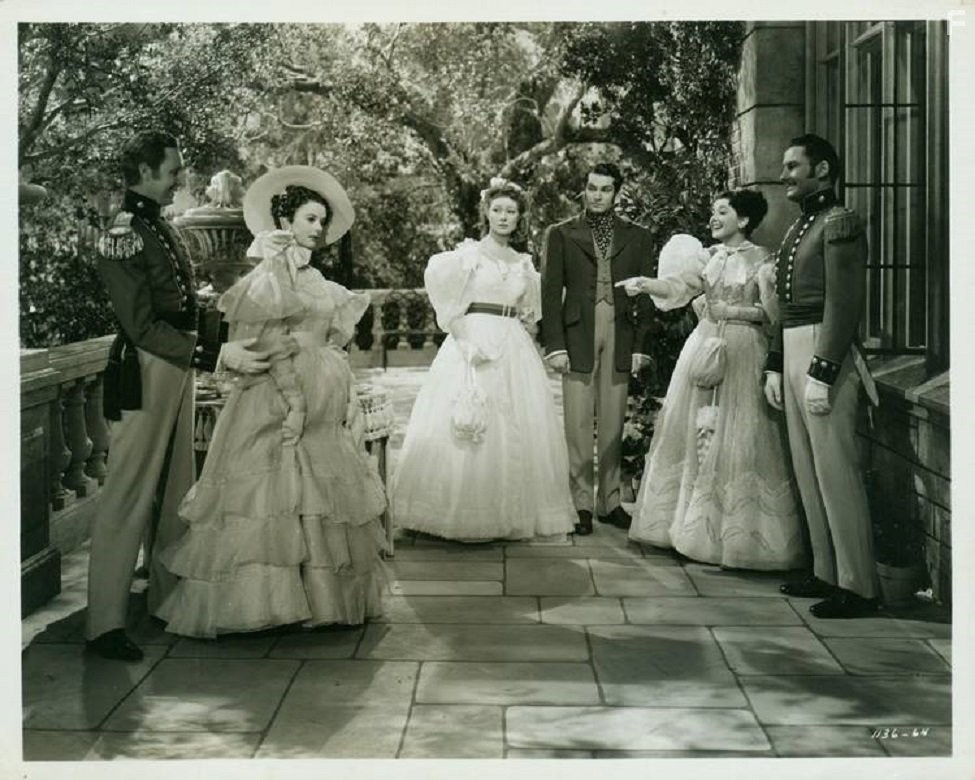 Laurence Olivier and Greer Garson in Гордость и предубеждение (1940)