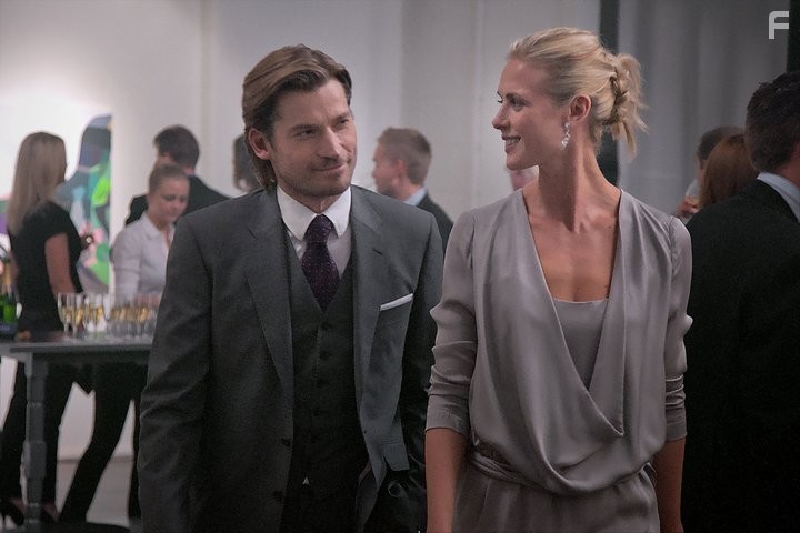 Nikolaj Coster-Waldau and Synn?ve Macody Lund in Охотники за головами (2011)