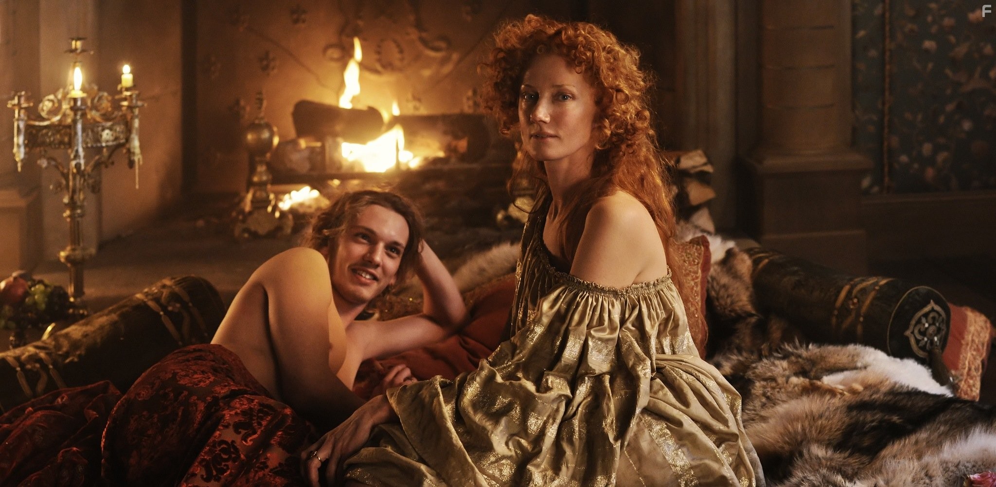 Joely Richardson and Jamie Campbell Bower in Аноним (2011)