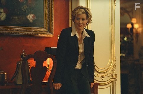 T?A LEONI stars as Ellie in Woody Allen's latest contemporary comedy HOLLYWOOD ENDING, being distributed domestically by DreamWorks.