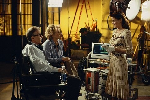 Director Val Waxman (WOODY ALLEN) and studio executive Ellie (T?A LEONI) compliment Lori (DEBRA MESSING) on her scene in Woody Allen's latest contemporary comedy HOLLYWOOD ENDING, being distributed domestically by DreamWorks.