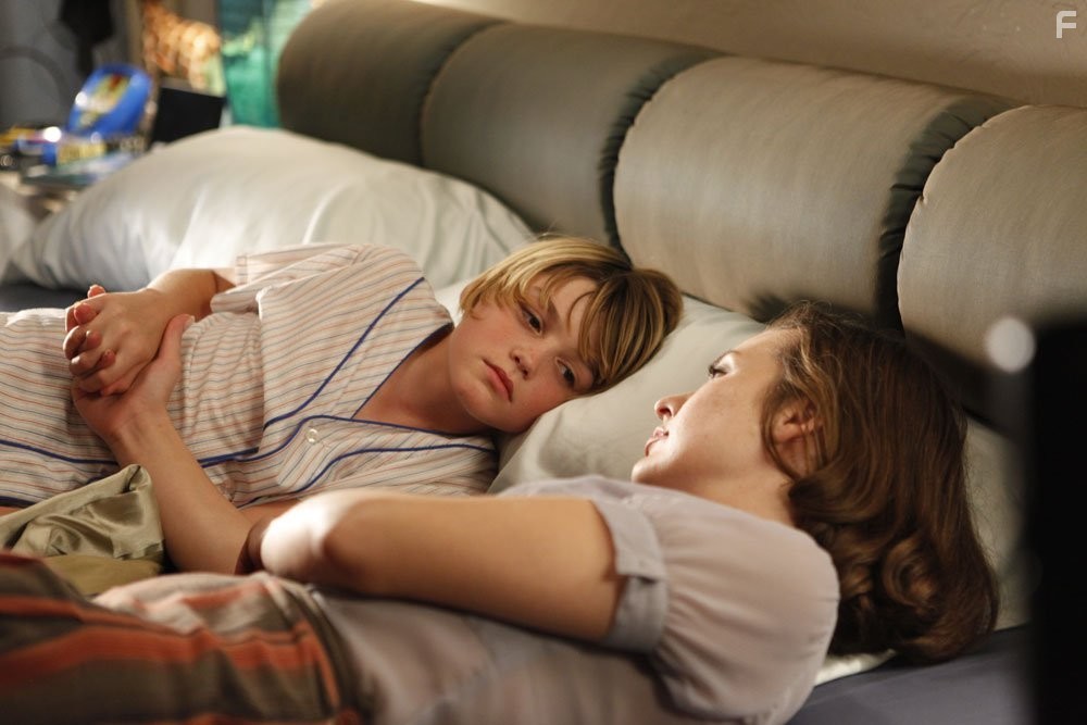 Milla Jovovich and Spencer List in Плохая мамочка (2011)