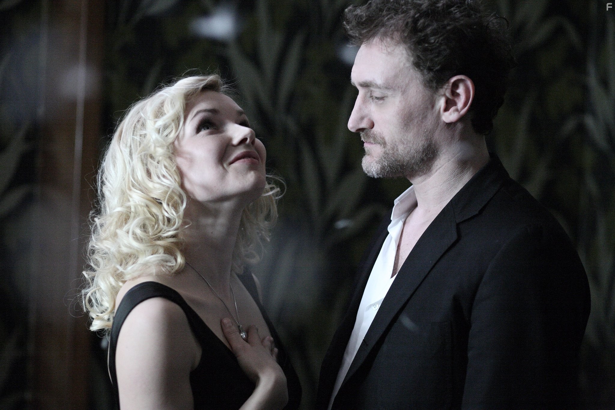 Jean-Paul Rouve and Sophie Quinton in Пупупиду (2011)