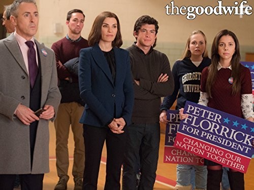 Julianna Margulies, Alan Cumming, Makenzie Vega, and Graham Phillips in Правильная жена (2009)