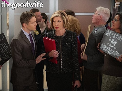 Christine Baranski and Matt Czuchry in Правильная жена (2009)