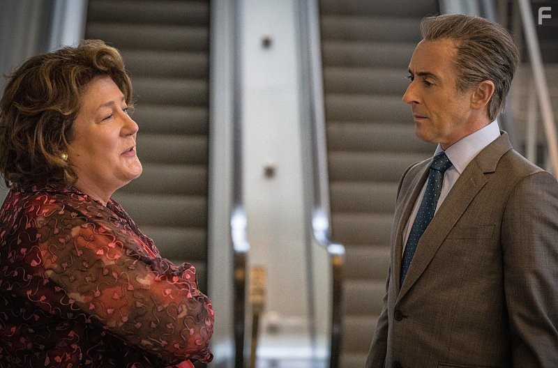Alan Cumming and Margo Martindale in Правильная жена (2009)