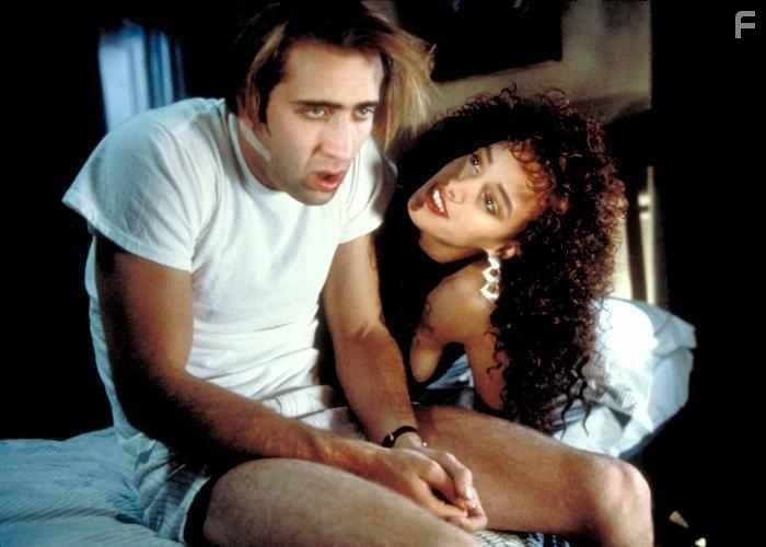 Nicolas Cage and Jennifer Beals in Поцелуй вампира (1988)
