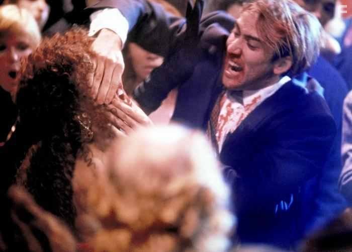 Nicolas Cage and Jennifer Beals in Поцелуй вампира (1988)