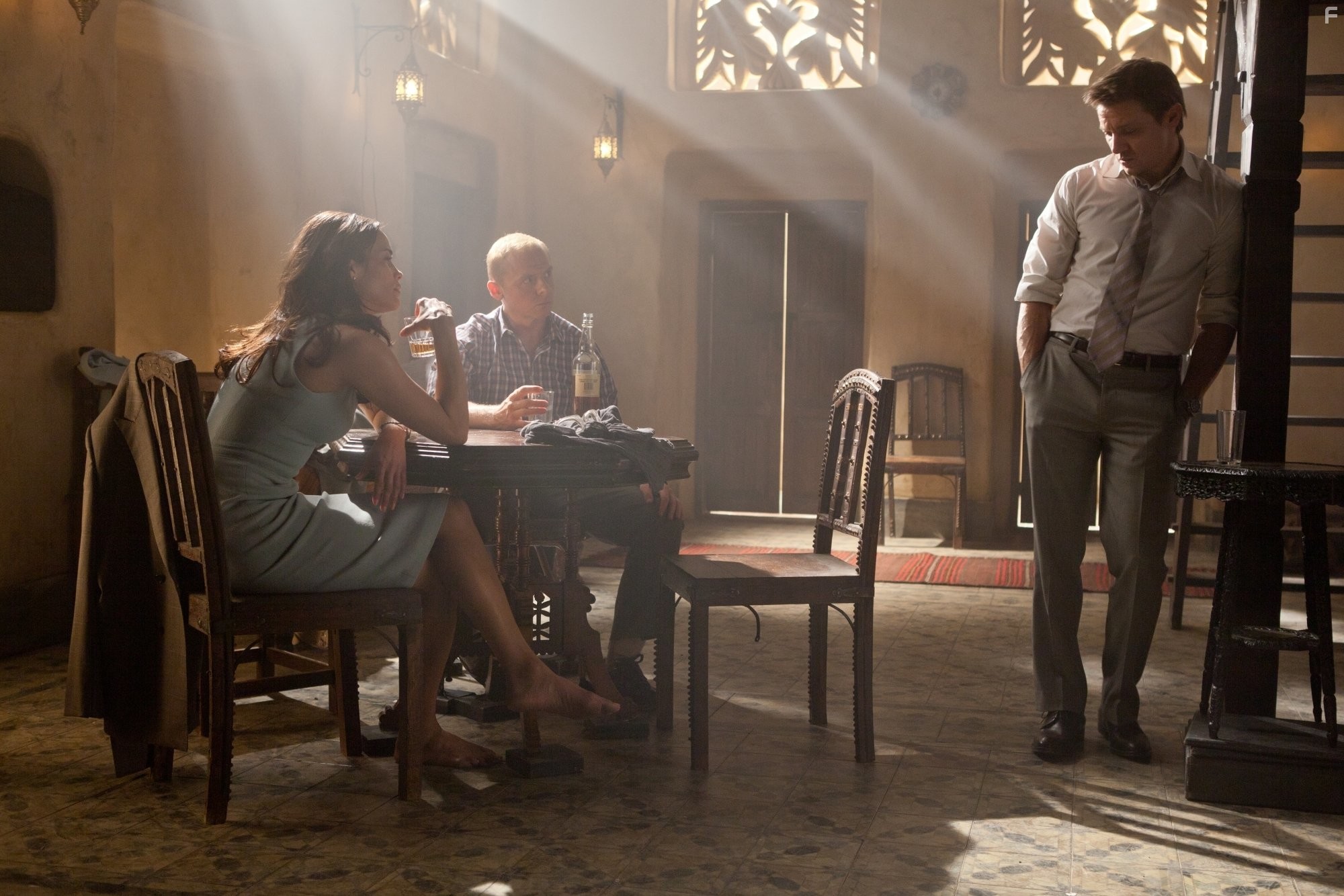 Simon Pegg, Jeremy Renner, and Paula Patton in Миссия невыполнима: Протокол Фантом (2011)