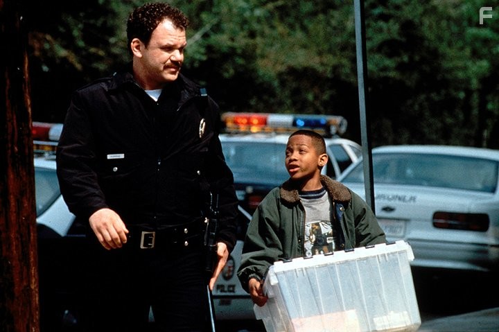 John C. Reilly and Emmanuel Johnson in Магнолия (1999)