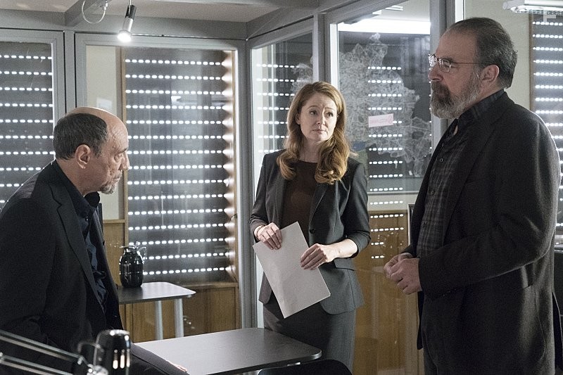 F. Murray Abraham, Miranda Otto, and Mandy Patinkin in Родина (2011)