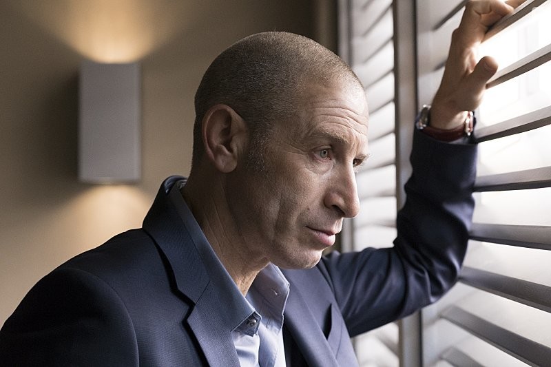 Mark Ivanir in Родина (2011)