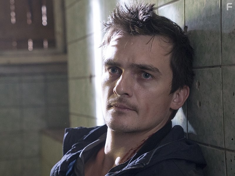 Rupert Friend in Родина (2011)