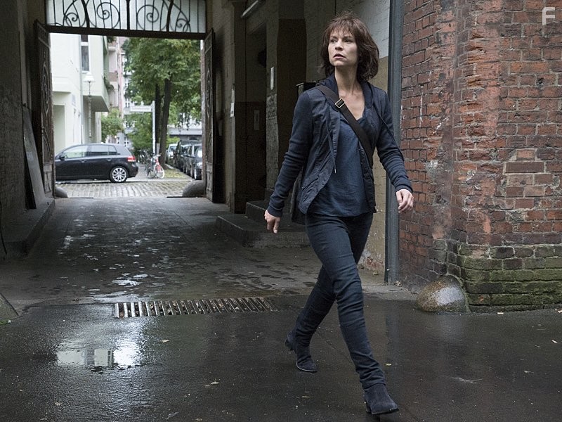 Claire Danes in Родина (2011)