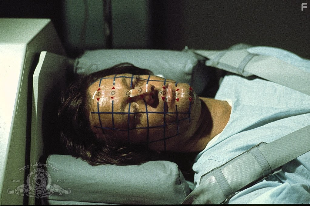 Peter Fonda in Мир будущего (1976)