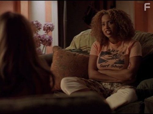 Lisa Nicole Carson in Элли МакБил (1997)