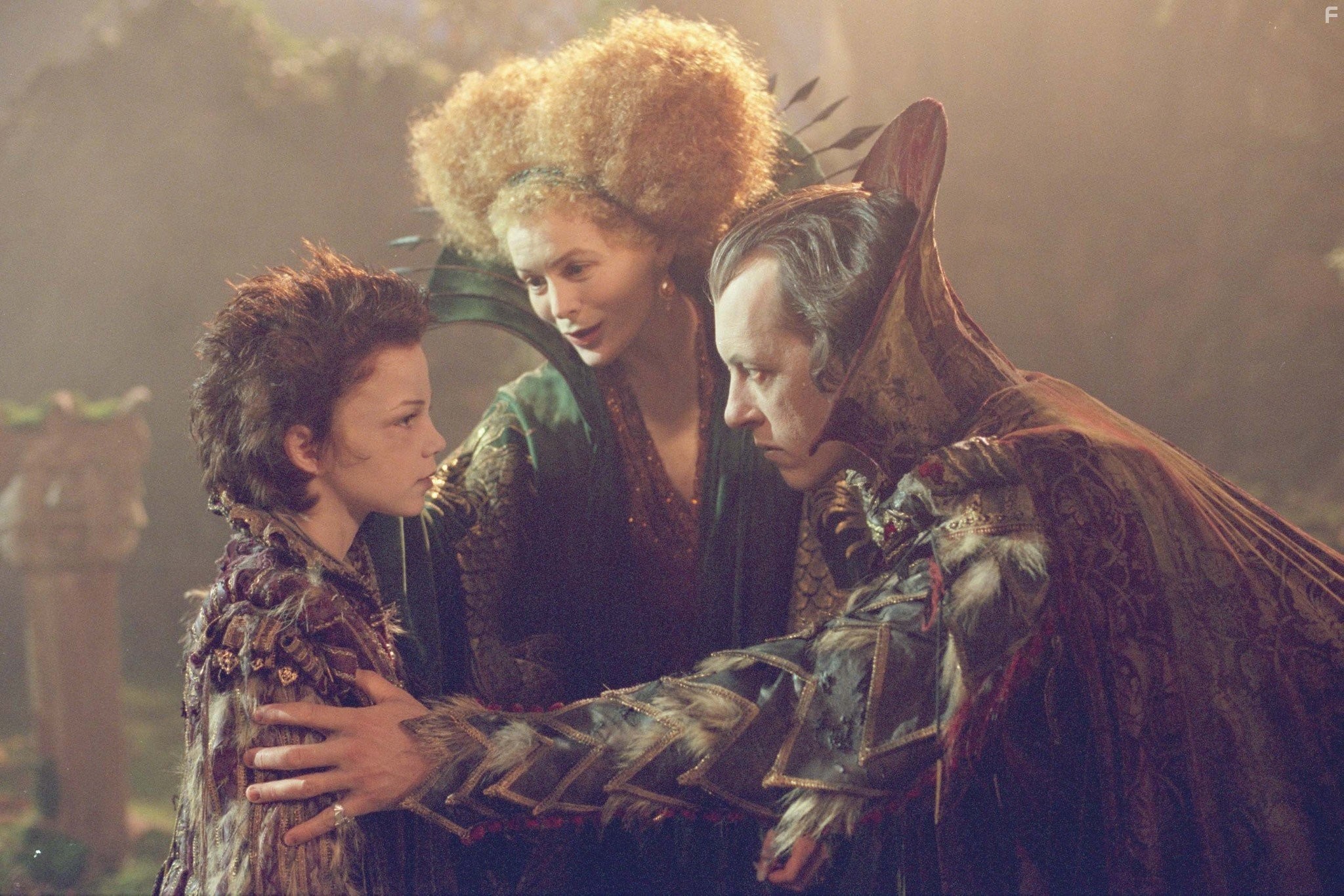 Alice Krige, Richard E. Grant, and Rollo Weeks in Вампиреныш (2000)