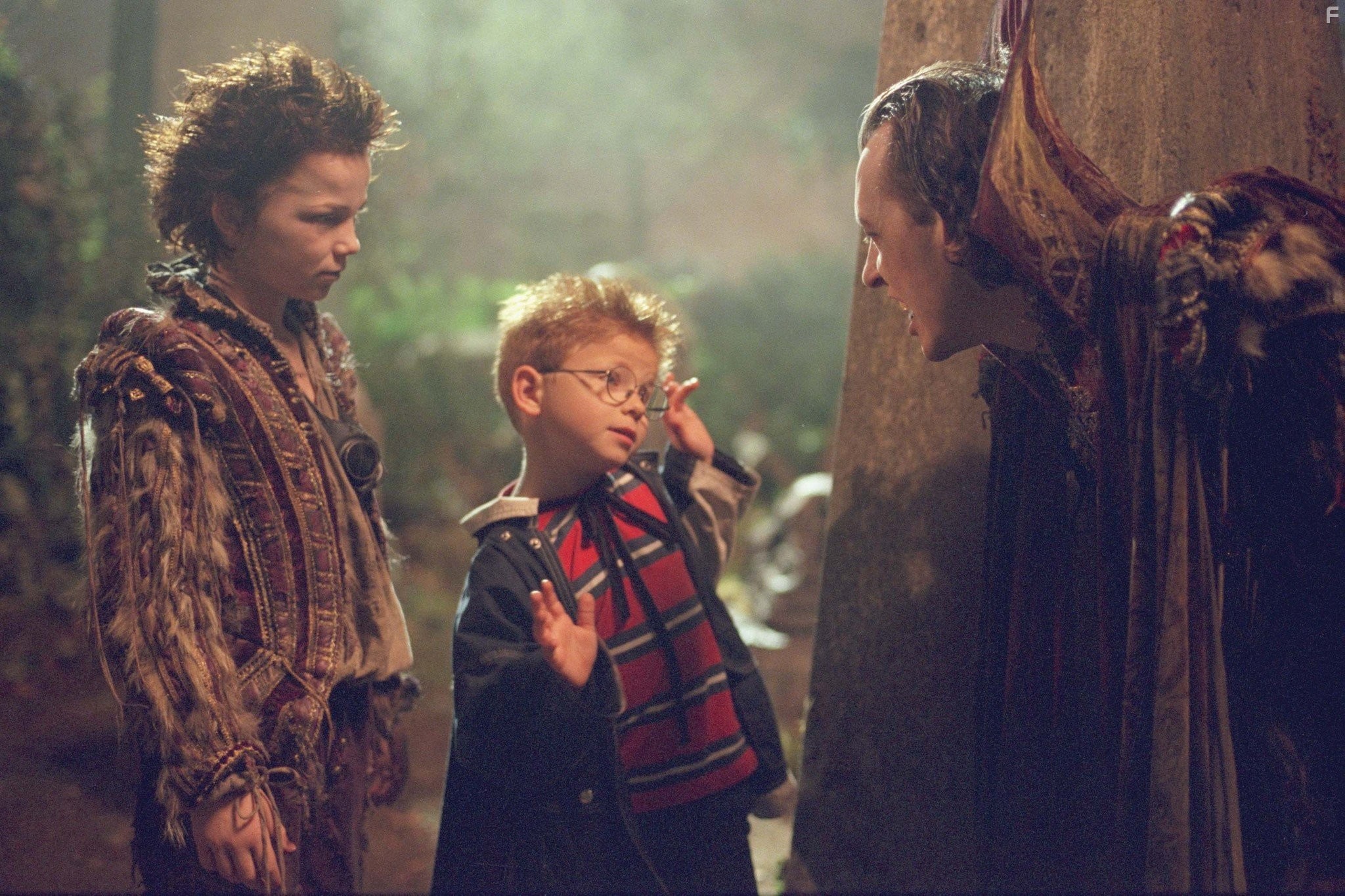 Richard E. Grant, Jonathan Lipnicki, and Rollo Weeks in Вампиреныш (2000)
