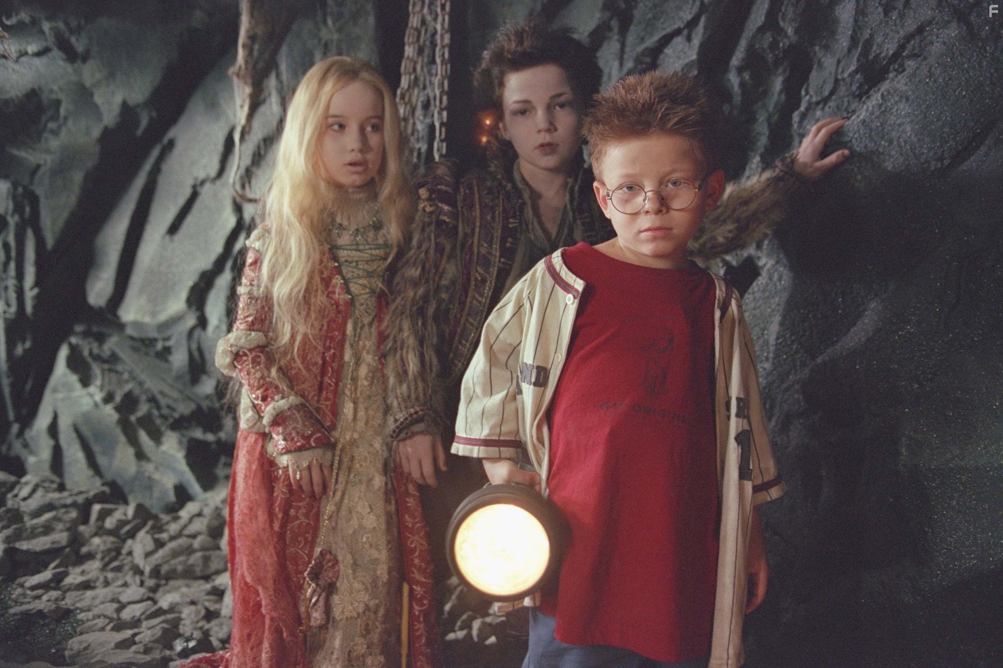 Jonathan Lipnicki, Anna Popplewell, and Rollo Weeks in Вампиреныш (2000)