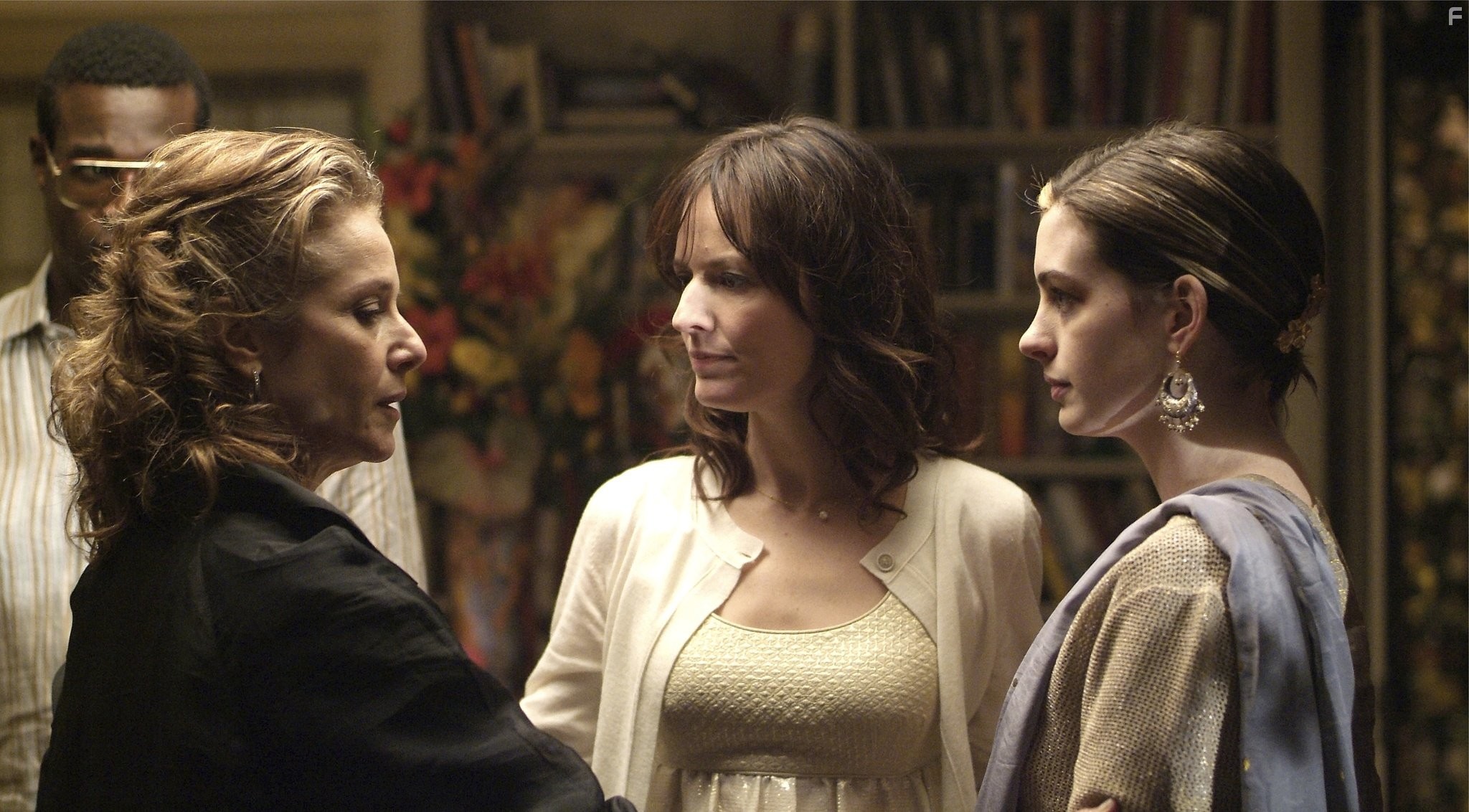 Debra Winger, Anne Hathaway, and Rosemarie DeWitt in Рэйчел выходит замуж (2008)