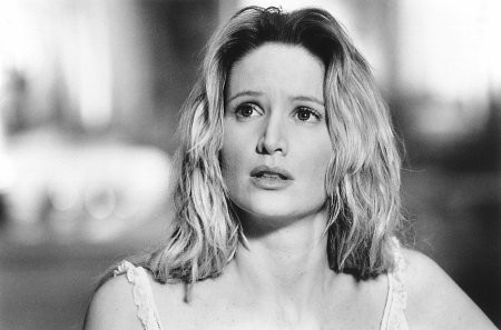 Kelly Lynch in Участь белого человека (1995)