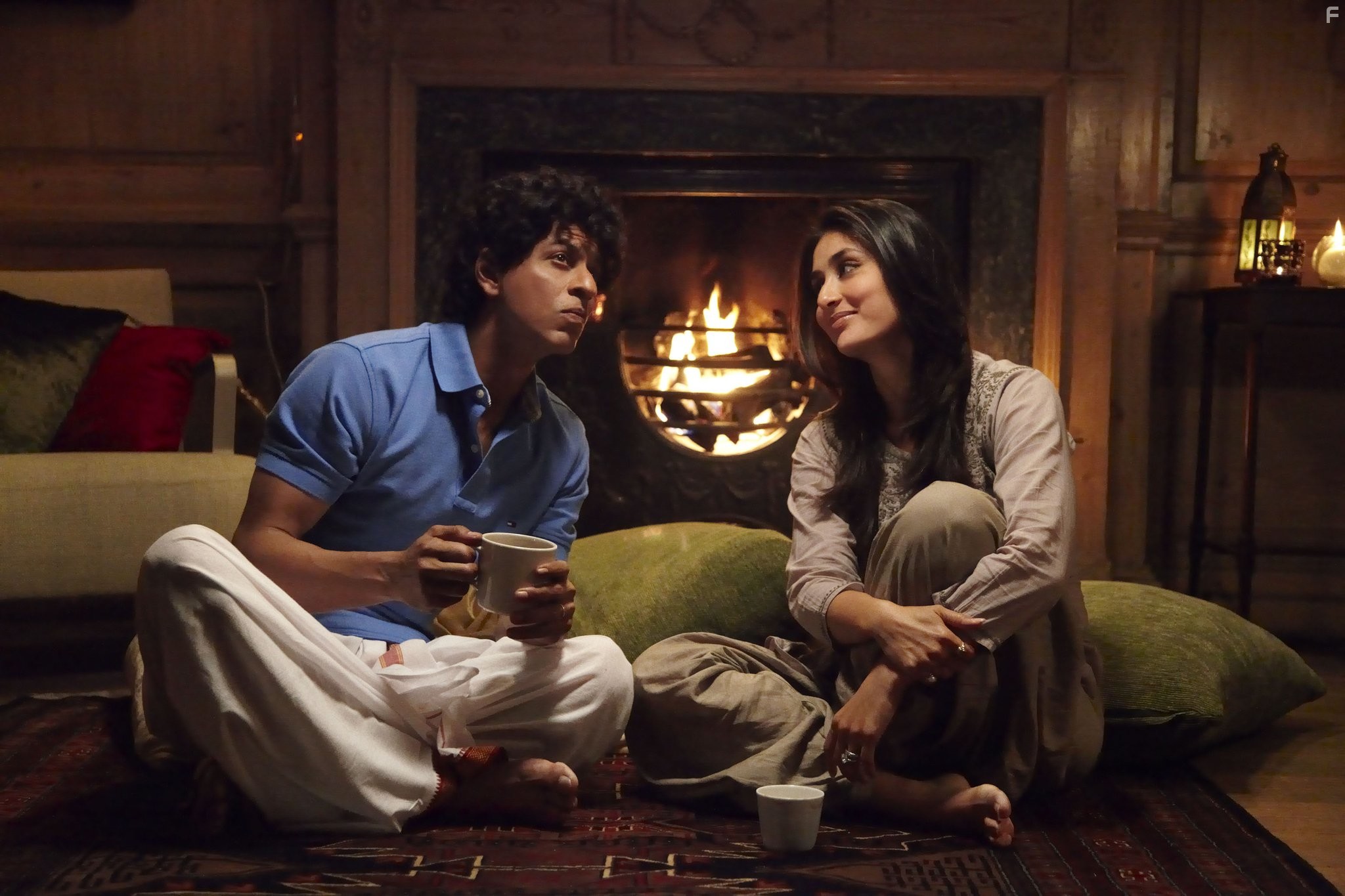 Kareena Kapoor and Shah Rukh Khan in Случайный доступ (2011)