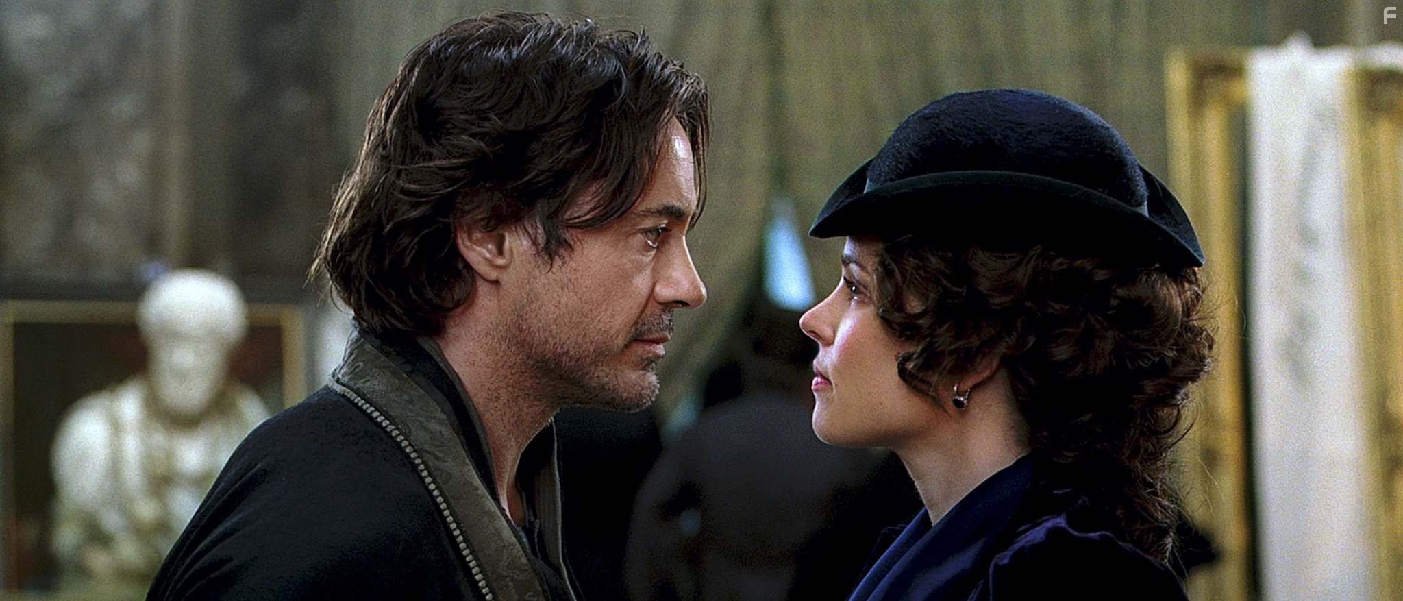 Robert Downey Jr. and Rachel McAdams in Шерлок Холмс: Игра теней (2011)