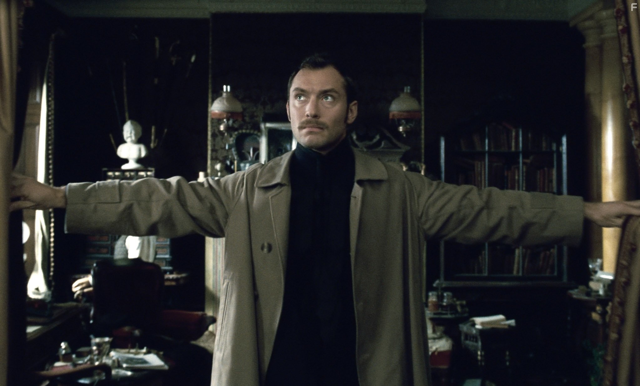 Jude Law in Шерлок Холмс: Игра теней (2011)