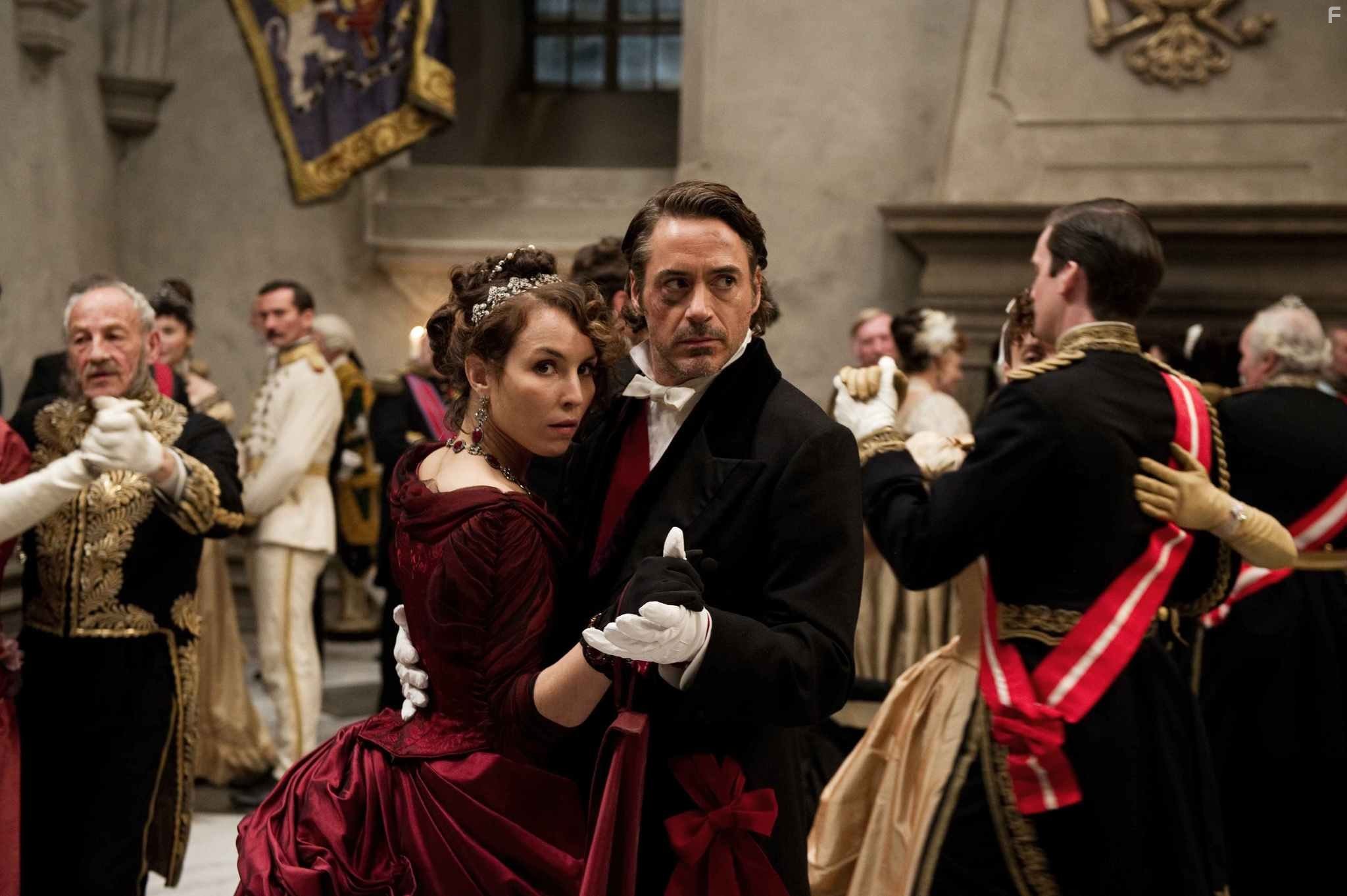 Robert Downey Jr. and Noomi Rapace in Шерлок Холмс: Игра теней (2011)