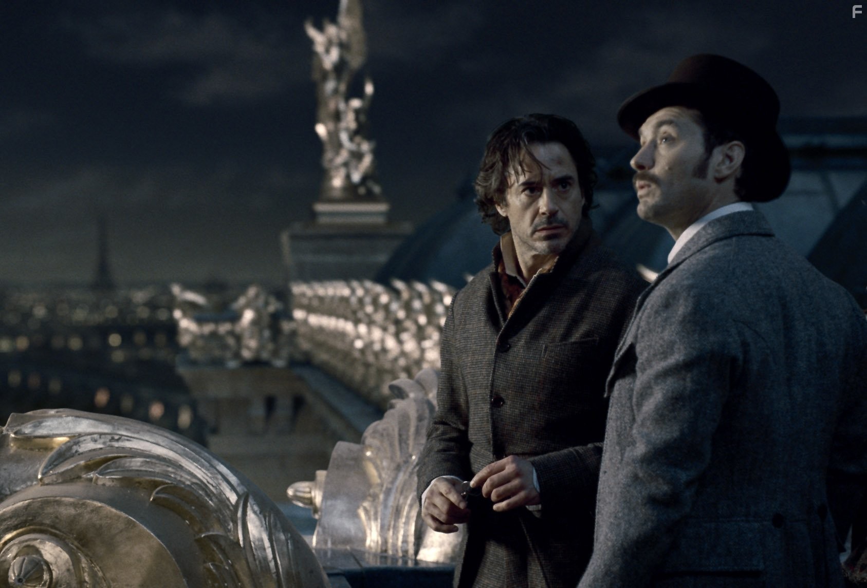 Jude Law and Robert Downey Jr. in Шерлок Холмс: Игра теней (2011)