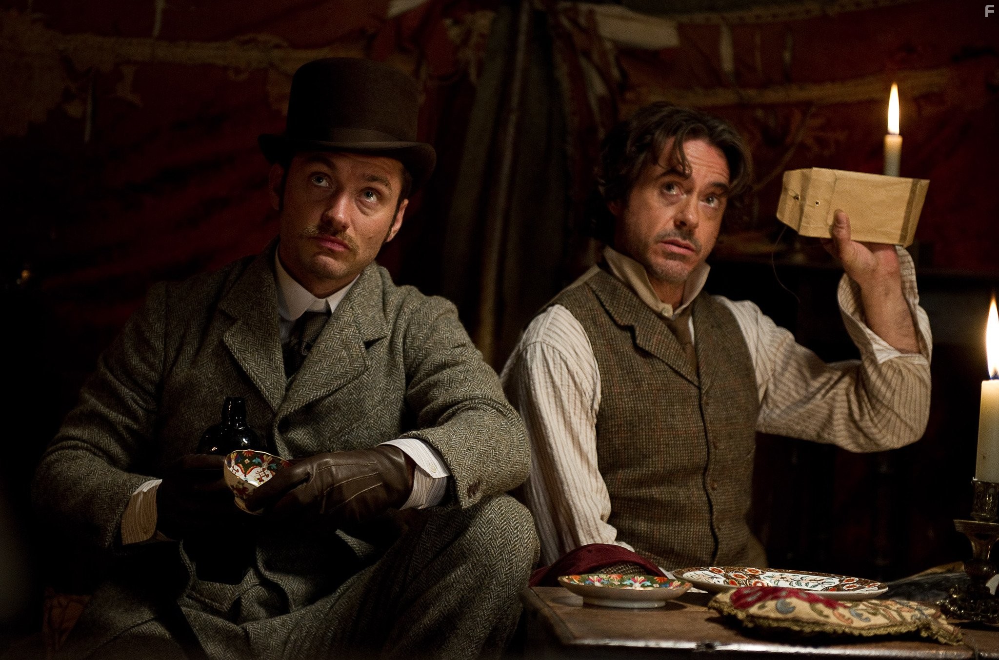 Jude Law and Robert Downey Jr. in Шерлок Холмс: Игра теней (2011)
