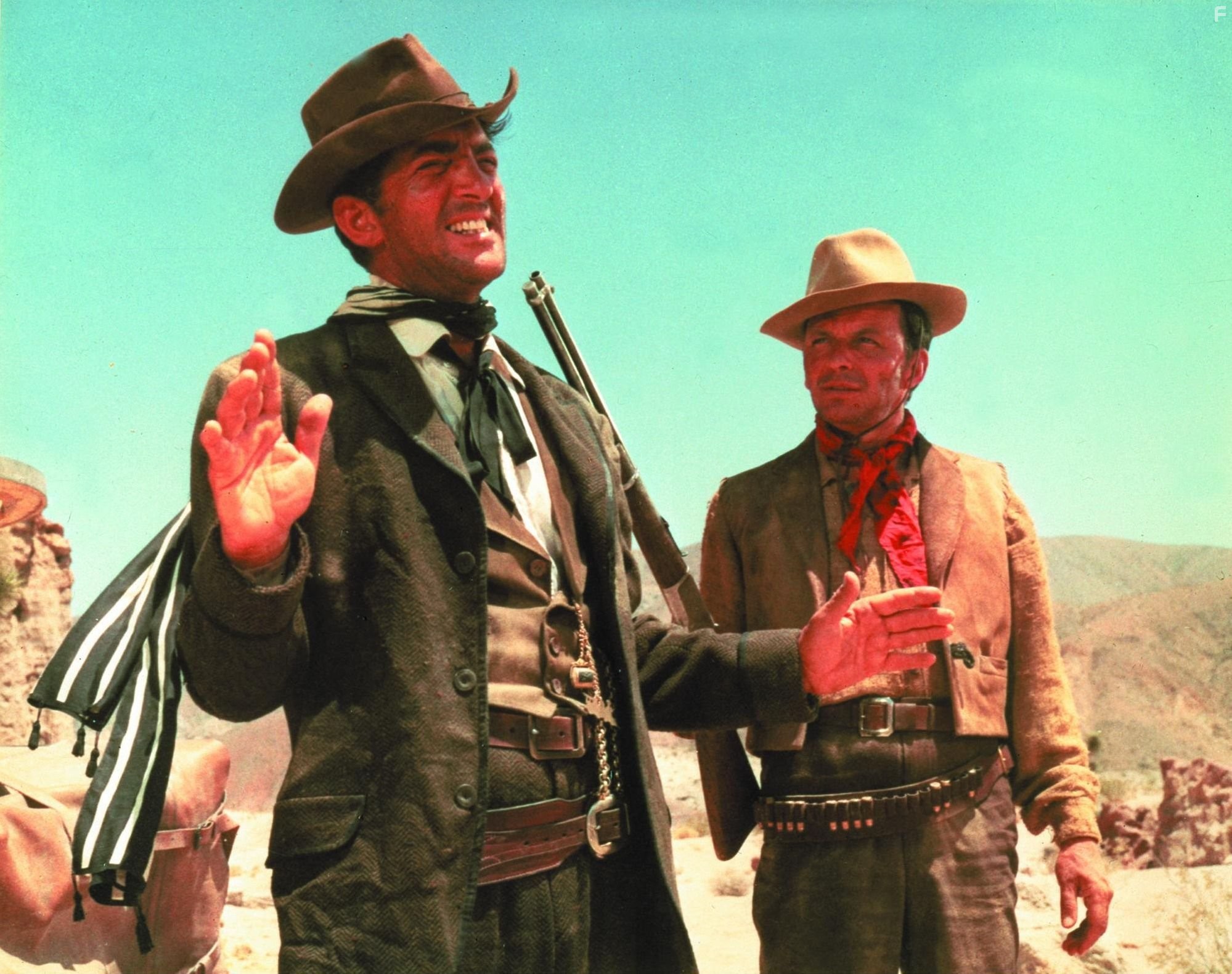 Frank Sinatra and Dean Martin in Четверо из Техаса (1963)