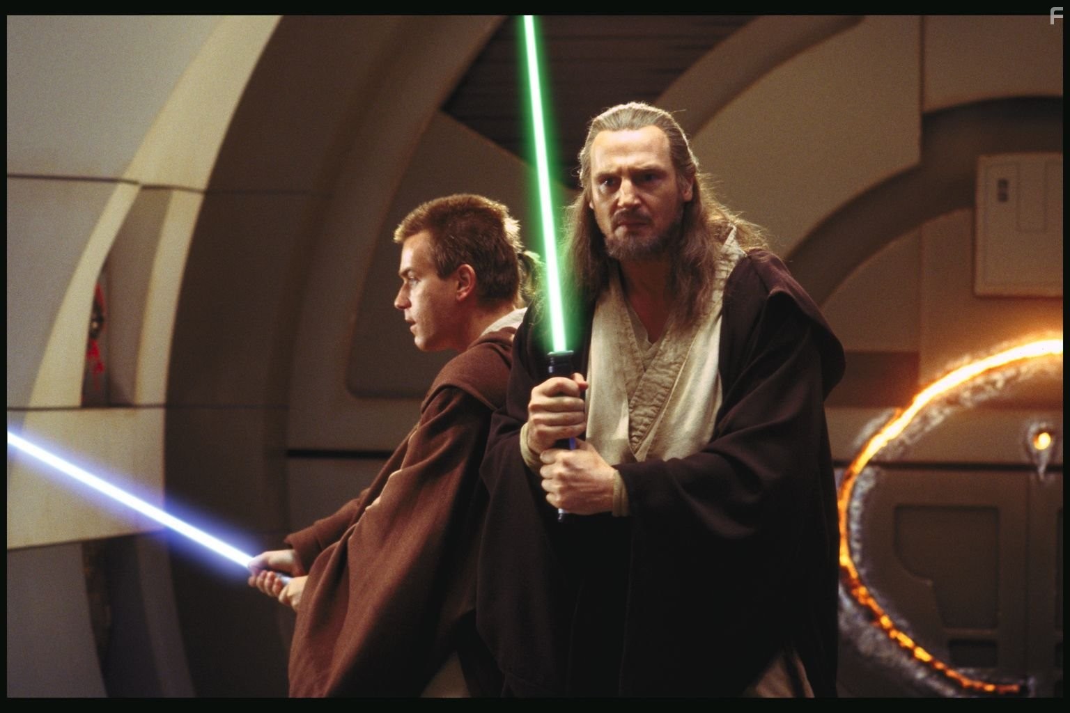 Ewan McGregor and Liam Neeson in Звёздные войны. Эпизод 1: Скрытая угроза (1999)
