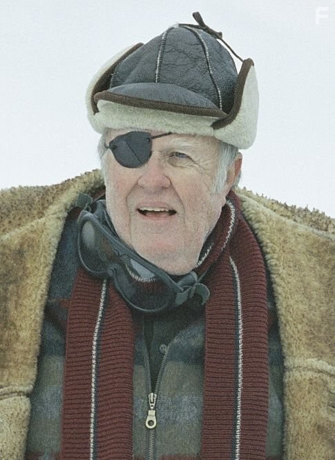 M. Emmet Walsh in Снежные псы (2002)