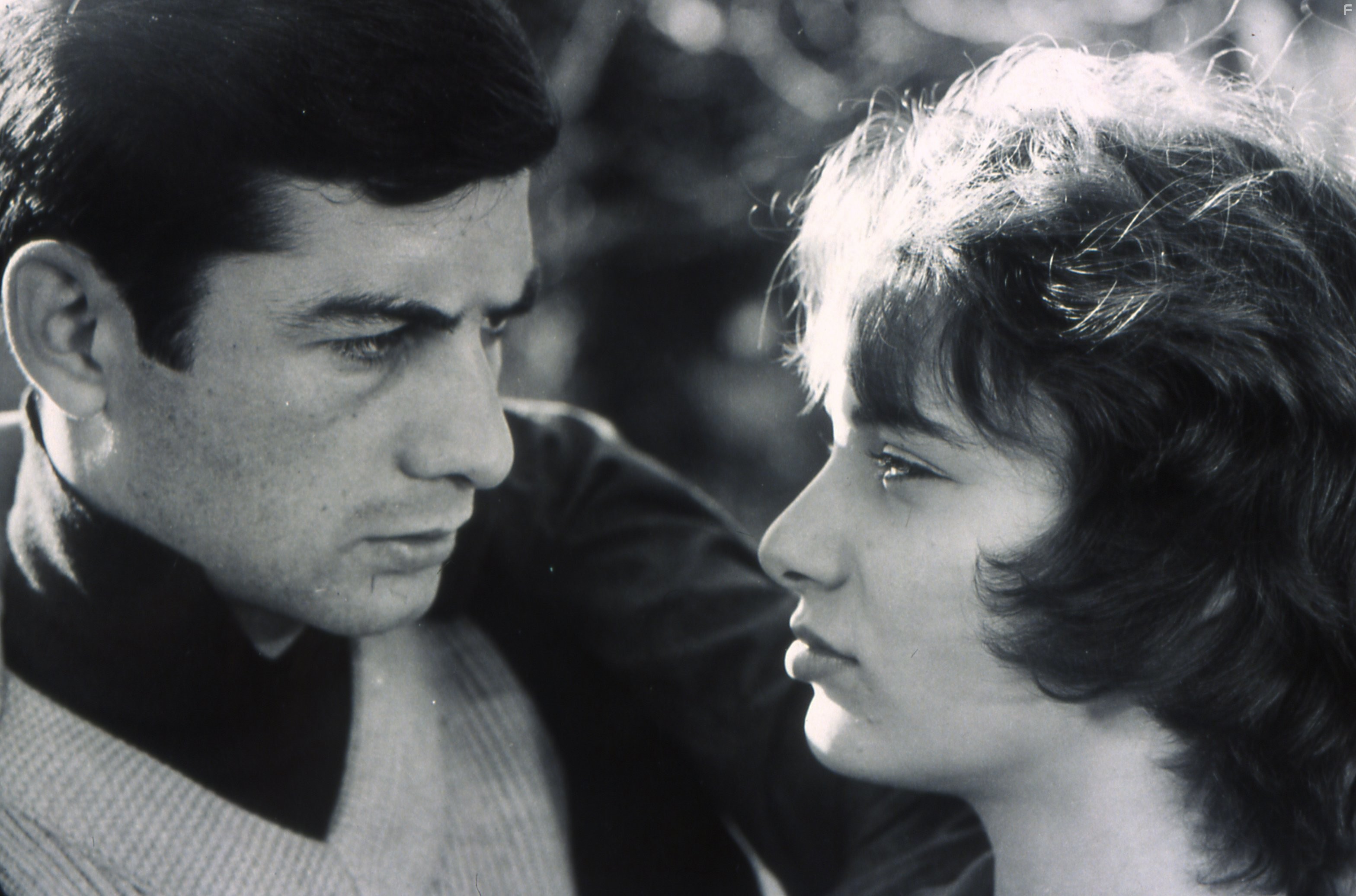 Jean-Claude Brialy and Bernadette Lafont in Красавчик Серж (1958)
