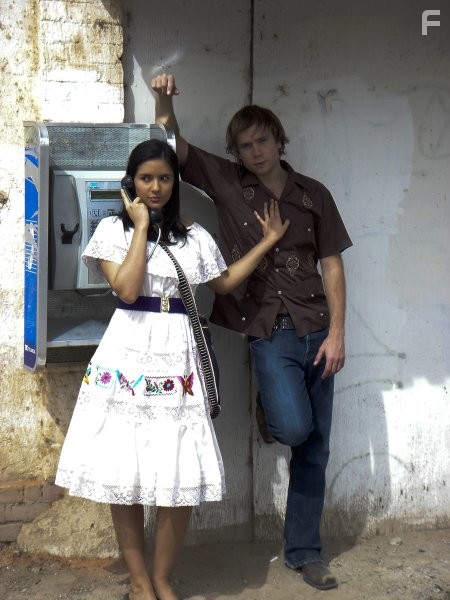 Mark Webber and Catalina Sandino Moreno in Самый жаркий штат (2006)