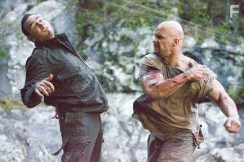 Vinnie Jones and Steve Austin in Приговоренные (2007)