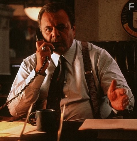 Paul Sorvino in Особо опасный преступник (1997)