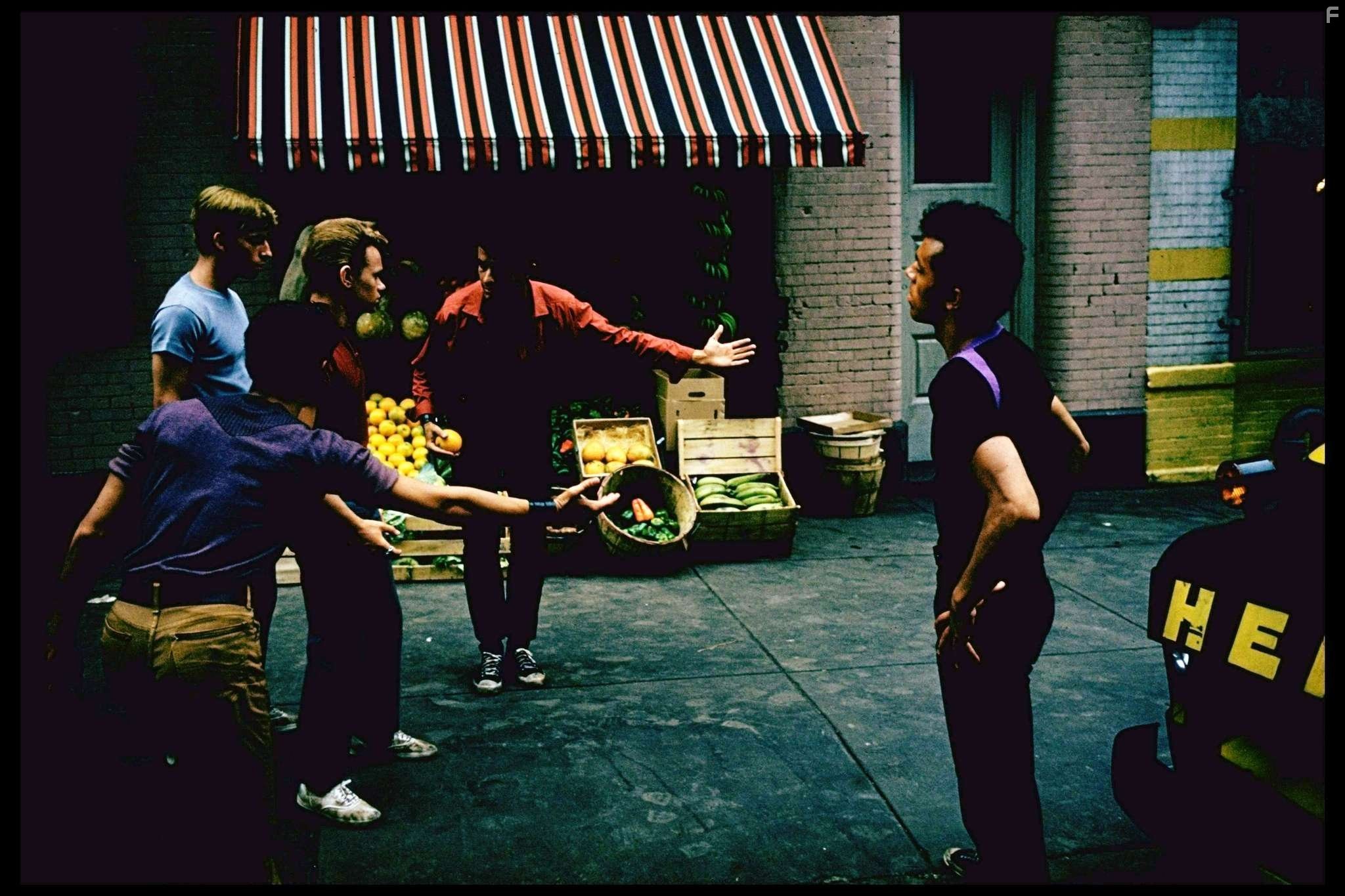 George Chakiris, Jay Norman, and David Winters in Вестсайдская история (1961)