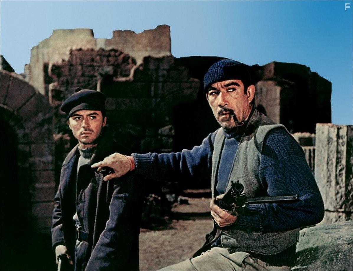 Anthony Quinn and James Darren in Пушки Навароне (1961)