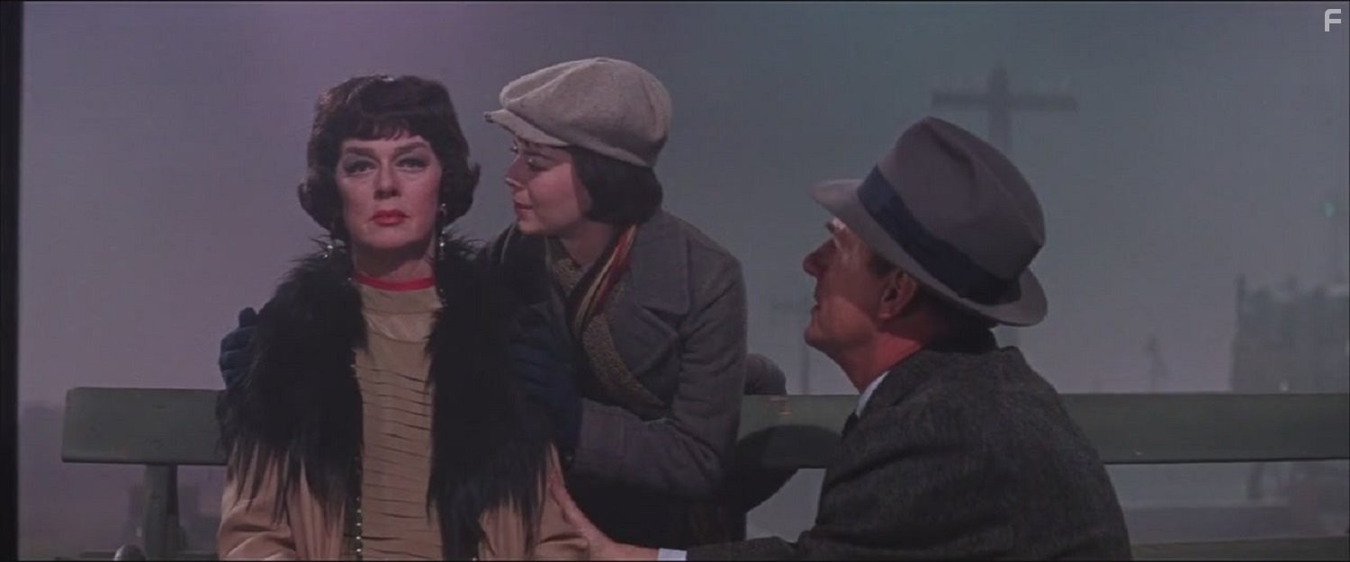 Natalie Wood, Karl Malden, and Rosalind Russell in Цыганка (1962)