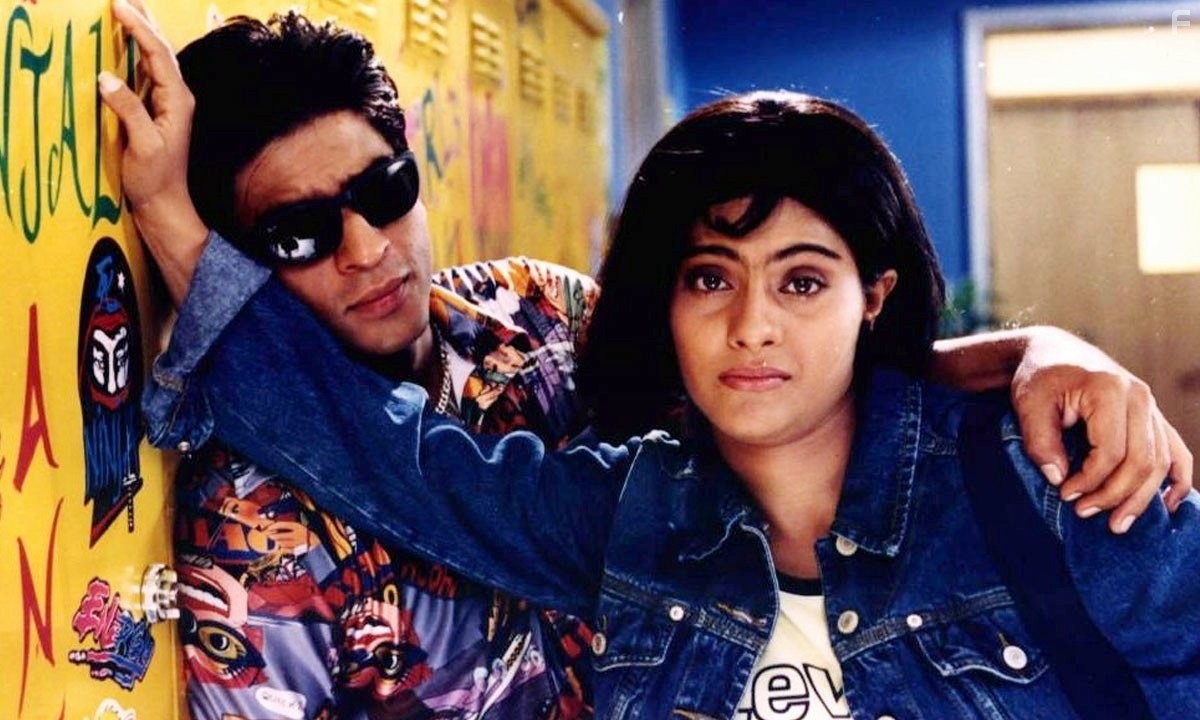 Kajol and Shah Rukh Khan in Bcё в жизни бывает (1998)